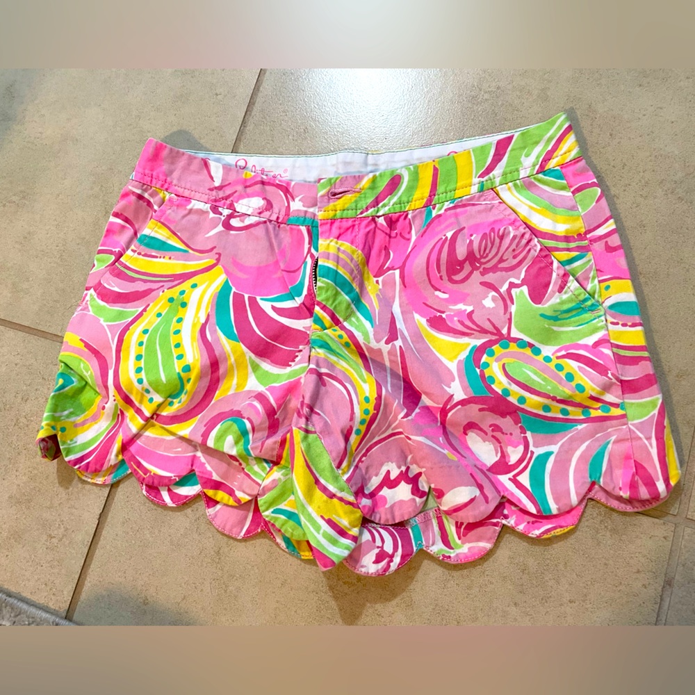 Scalloped buttercup shorts